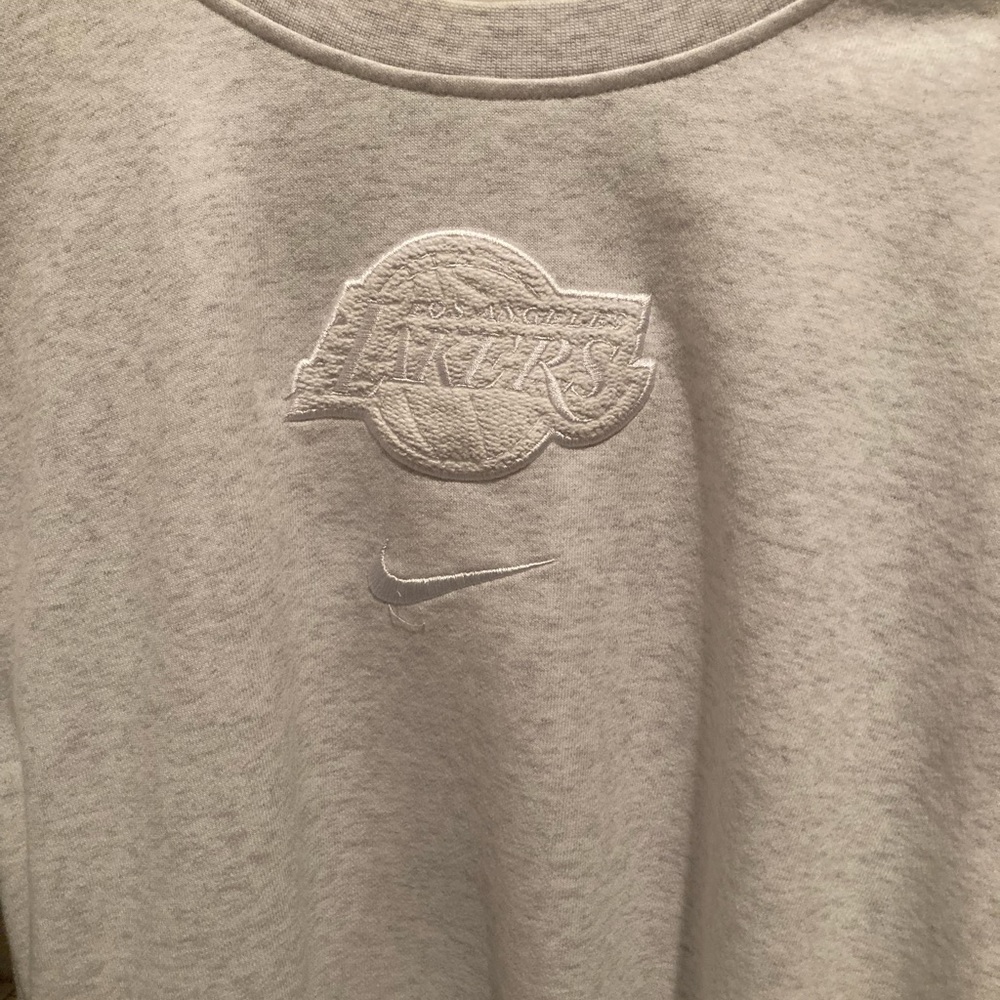 Nike NBA Lakers sweatshirt. Medium. Zippered pockets